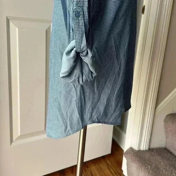 Size M pullover light blue and white polka dot blouse from Express - Picture 5 of 7